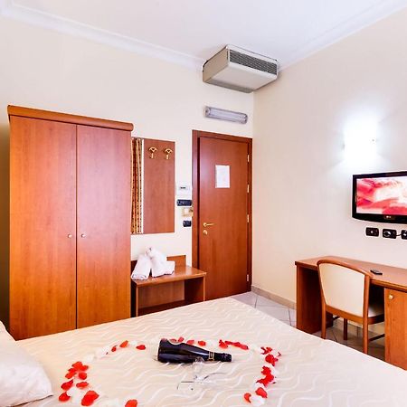 Hotel Suite Caesar Roma Exterior foto