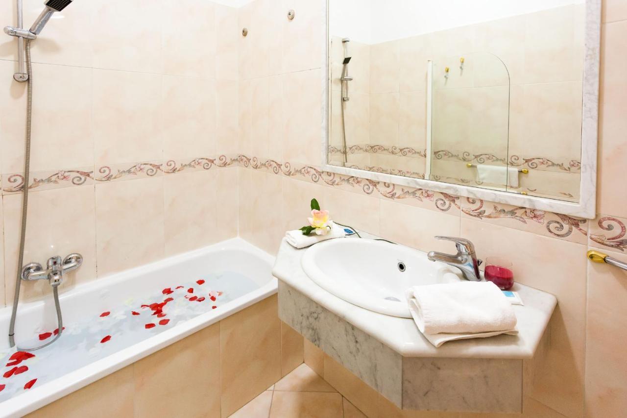 Hotel Suite Caesar Roma Exterior foto