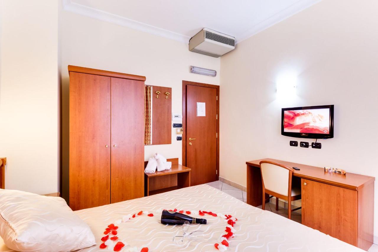 Hotel Suite Caesar Roma Exterior foto