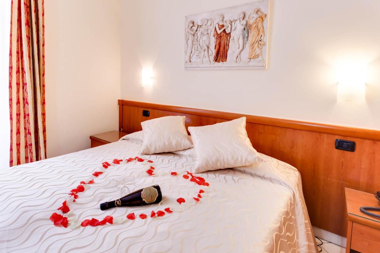 Hotel Suite Caesar Roma Exterior foto