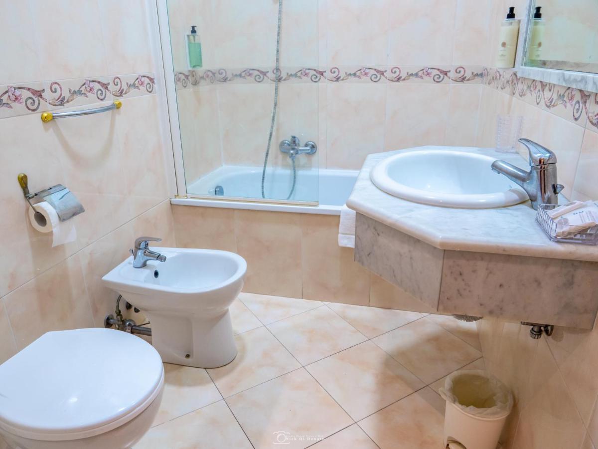 Hotel Suite Caesar Roma Exterior foto