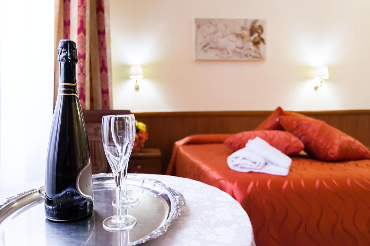 Hotel Suite Caesar Roma Exterior foto